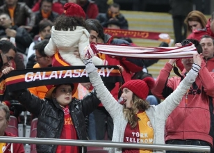 TT Arena'da 'yolsuzluk' tezah�rat�!